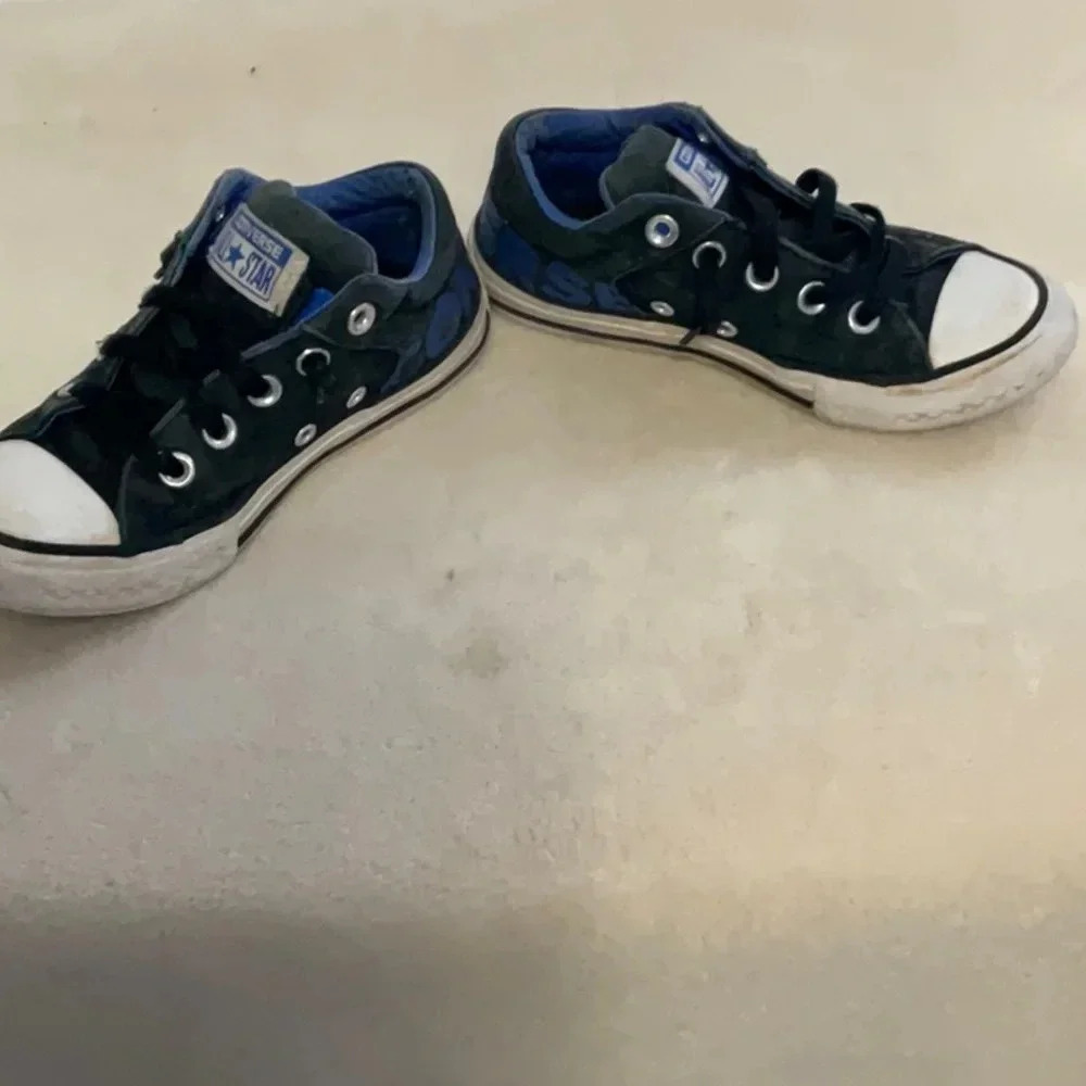 Converse - Picture 2 of 7
